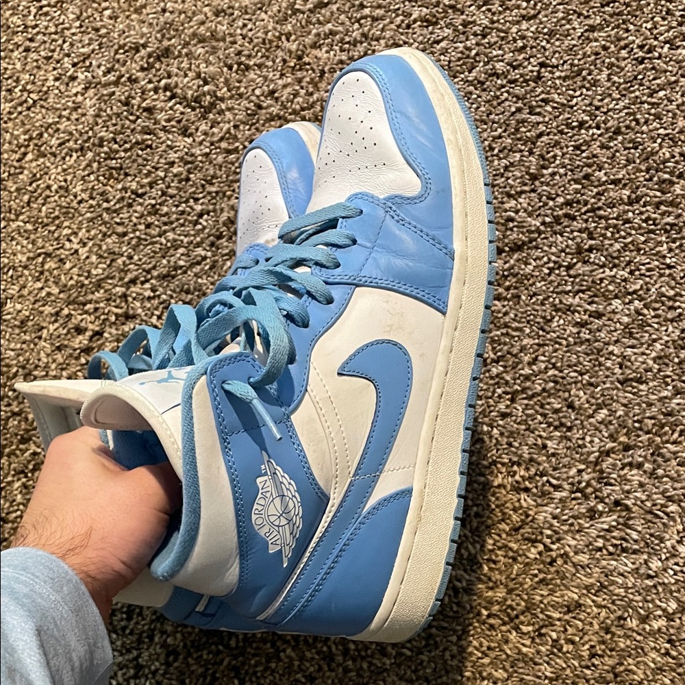 Jordan 1 UNC mid